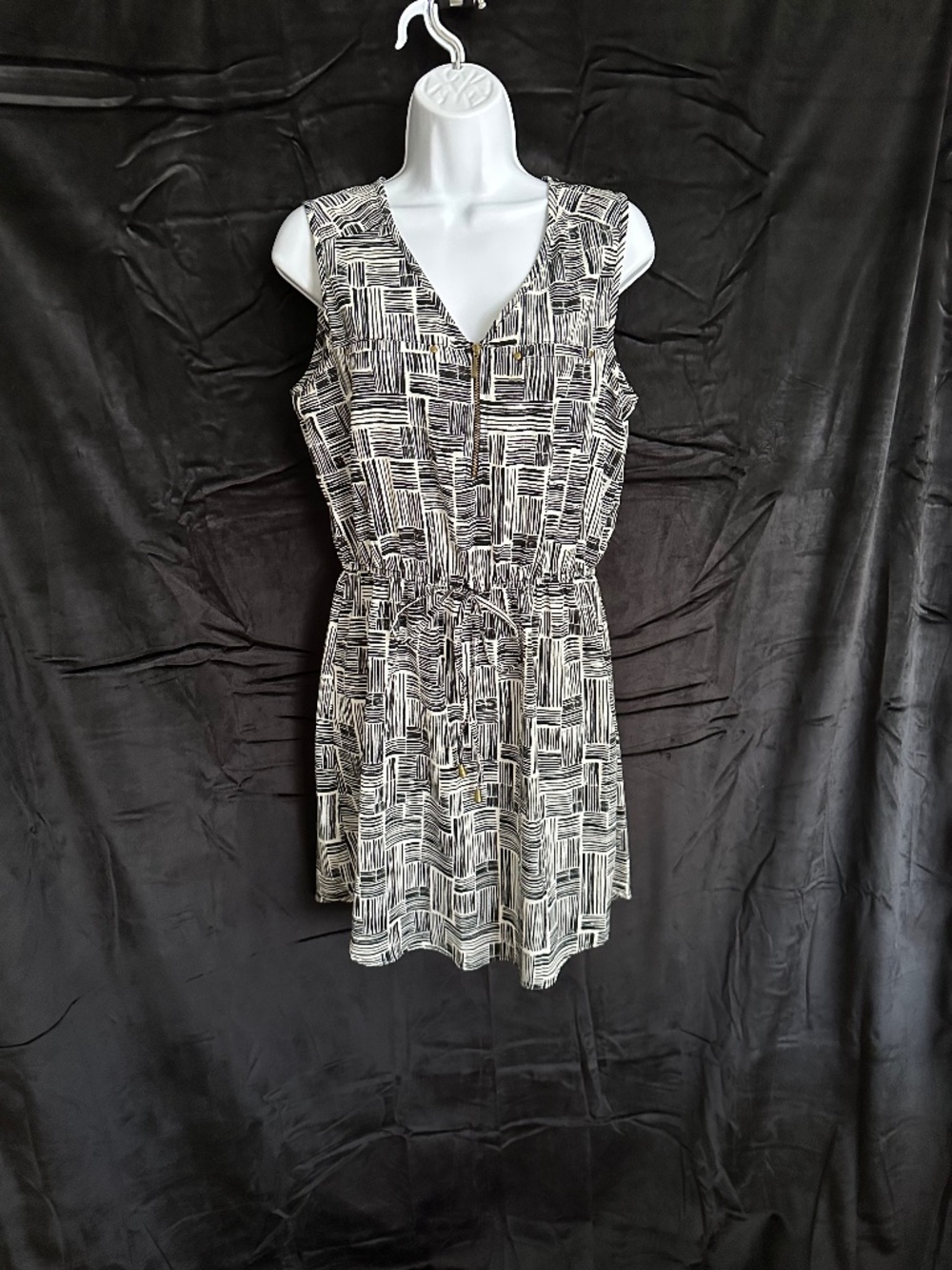 MPH collection, black & white geometric pattern, sleeveless dress, sz PL